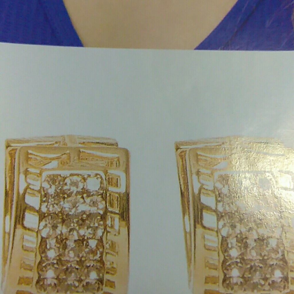 Tissini gold tone earrings